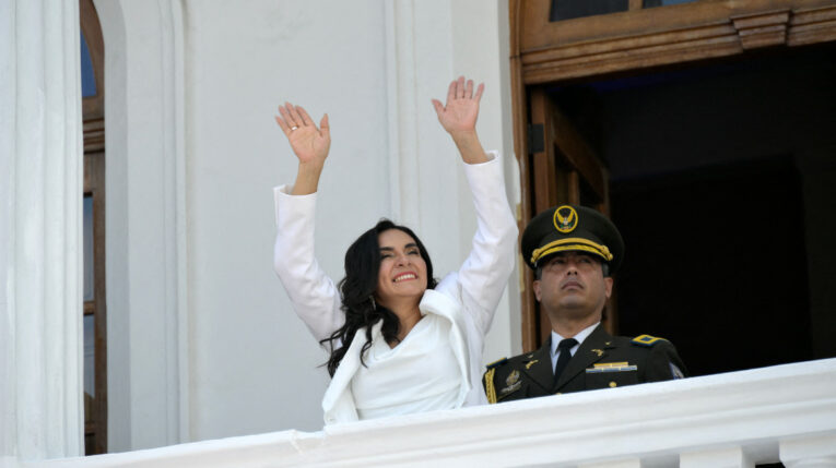 La vicepresidenta Verónica Abad cuando recibió las credenciales del CNE, Quito, 15 de noviembre de 2023.