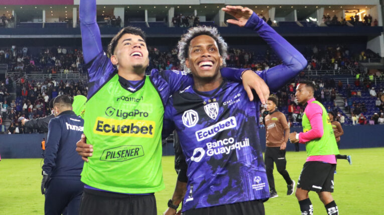 Kendry Páez y Joao Ortiz, durante un partido con Independiente del Valle, el 2 de junio de 2024.