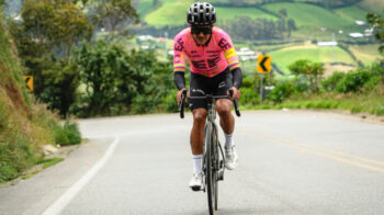El ciclista Richard Carapaz cumple un entrenamiento en el Carchi, en mayo de 2024.