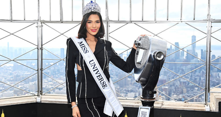 Miss Universo Sheynnis Palacios visita el Empire State Building el 4 de enero de 2024 en la ciudad de Nueva York.