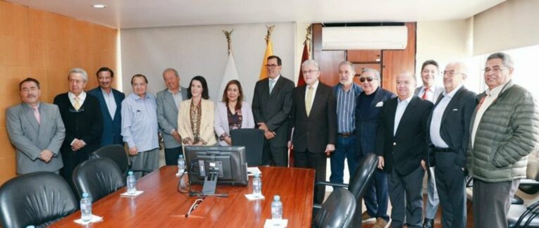 Las acciones para recuperar el Hotel Quito fueron analizadas por la Comisión Anticorrupción y el  presidente del Consejo Directivo del IESS, Eduardo Peña.