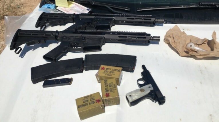 Pistolas que fueron encontradas tras desmantelar una red de narcotráfico vinculada al Cartel de Sinaloa, 5 de junio de 2024.