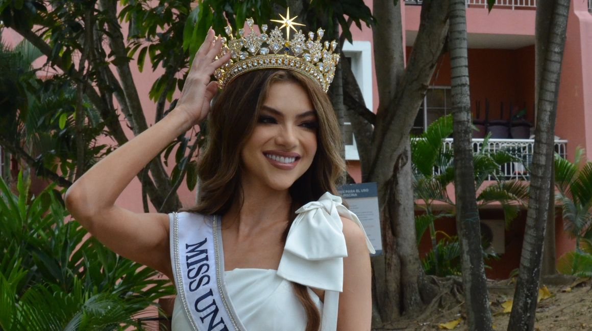 Miss Universo Ecuador 2024 Mara Topic, en una sesión de fotos en Machala.