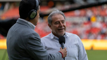 Isaac Álvarez durante una entrevista en el estadio de Liga de Quito.