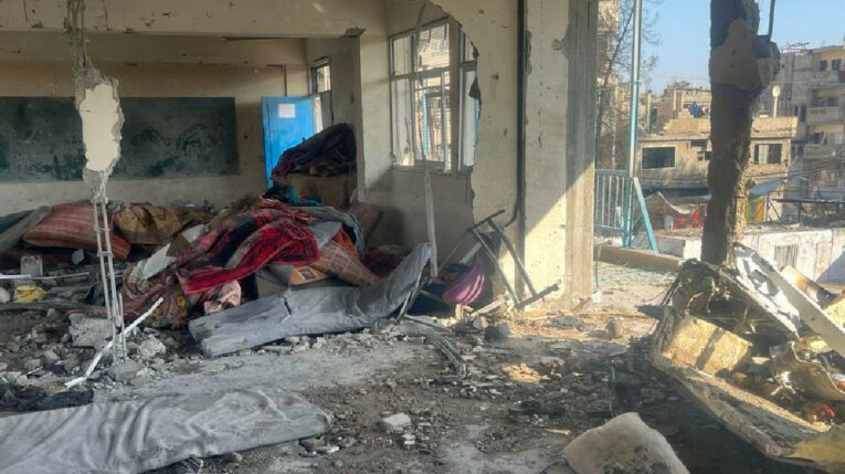 Más de 35 personas desplazadas murieron cuando Israel bombardeó una escuela administrada por la UNRWA en Nuseirat, en el centro de Gaza, el 6 de junio de 2024.