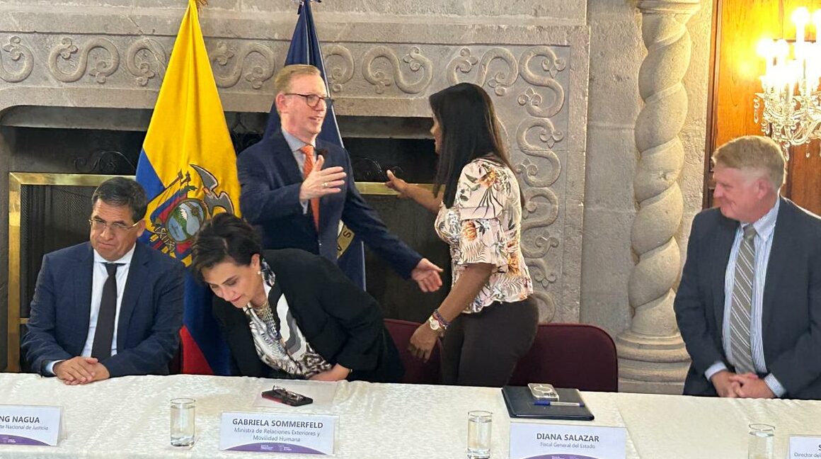 Embajador Fitzpatrick pide que no se abandonen los casos Metástasis y Purga