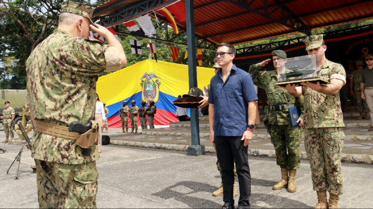 El presidente Daniel Noboa en una ceremonia militar el 6 de junio de 2024.