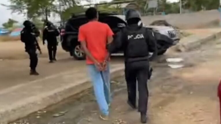 La Policía detuvo a presuntos integrantes de Los Pepes en un operativo en Manabí, el 11 de junio de 2024.