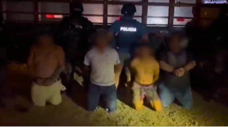 Manta: Policía encuentra una tonelada de cocaína en el barrio Cuba