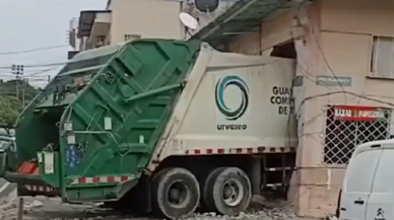 Esto se sabe del camión de basura que se estrelló contra una casa en Guayaquil