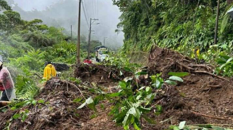 Aluvión causado por fuertes lluvias incomunica a cantones de Napo
