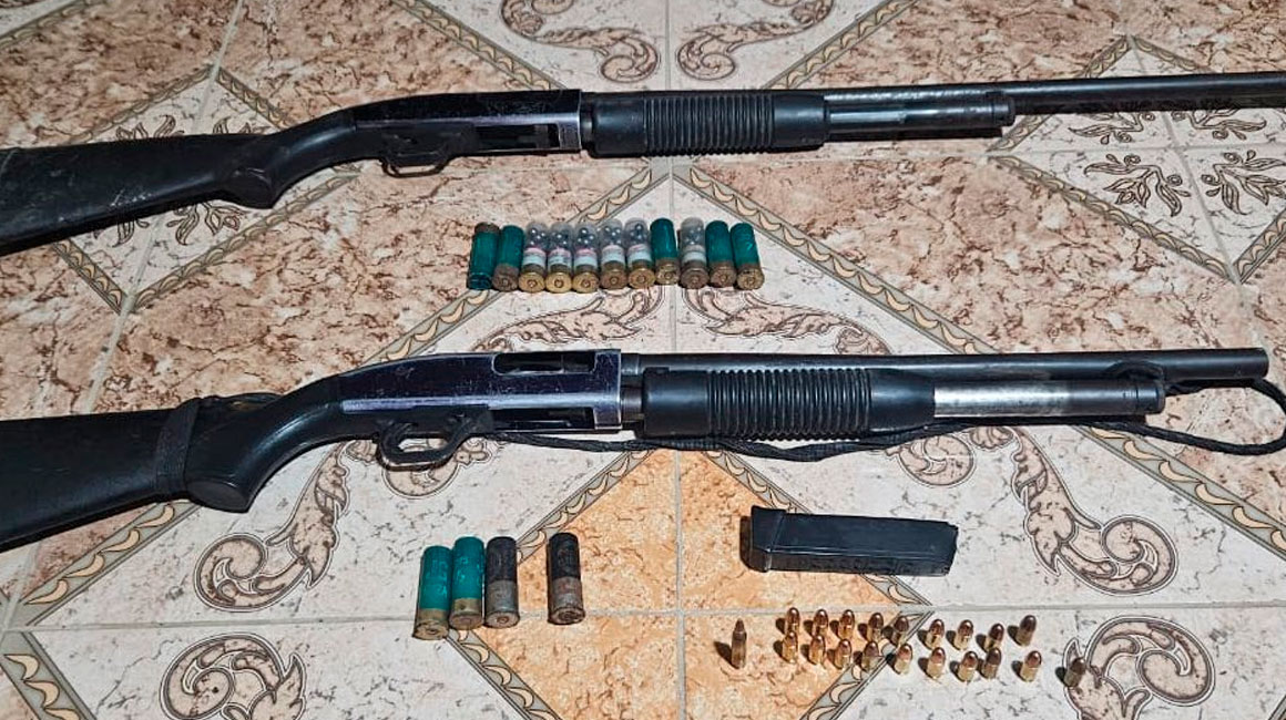 Armas de fuego decomisadas durante detención de un ciudadano en Manabí.