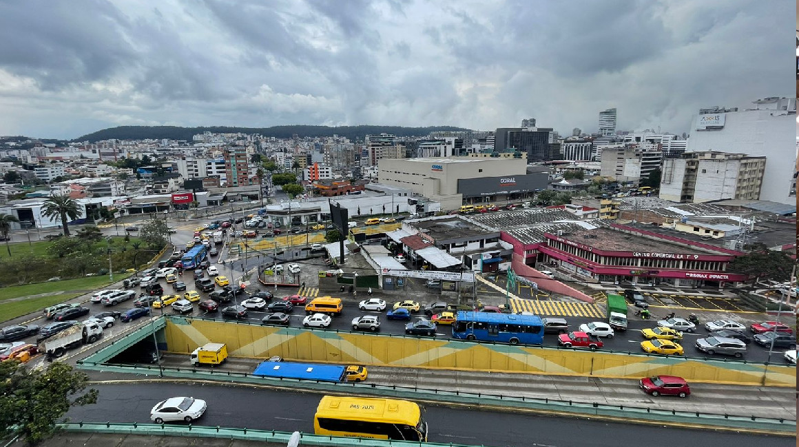 Caos vehicular en Quito por corte de luz el 19 de junio de 2024.
