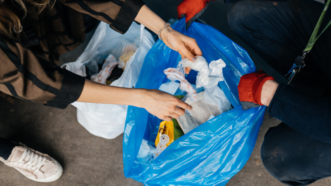 ¿Qué son los plásticos de un 'solo uso' y por qué están prohibidos en Ecuador?