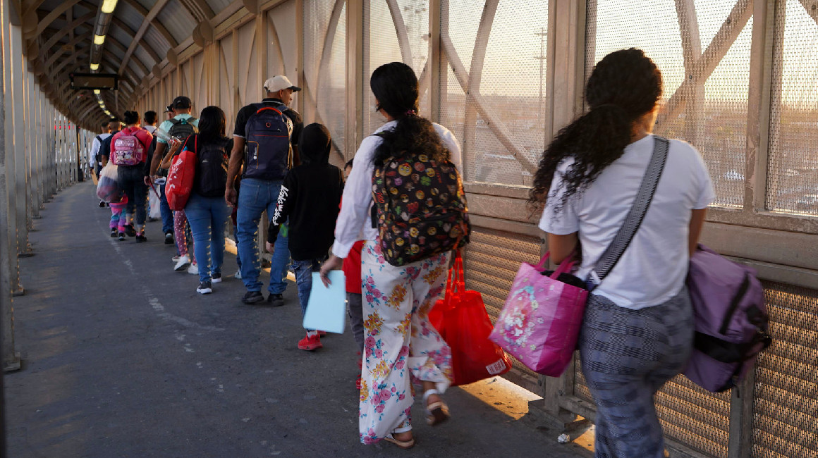 Inmigrantes en el puesto de entrada de la frontera, el 14 de junio de 2024, en El Paso,Texas (Estados Unidos).
