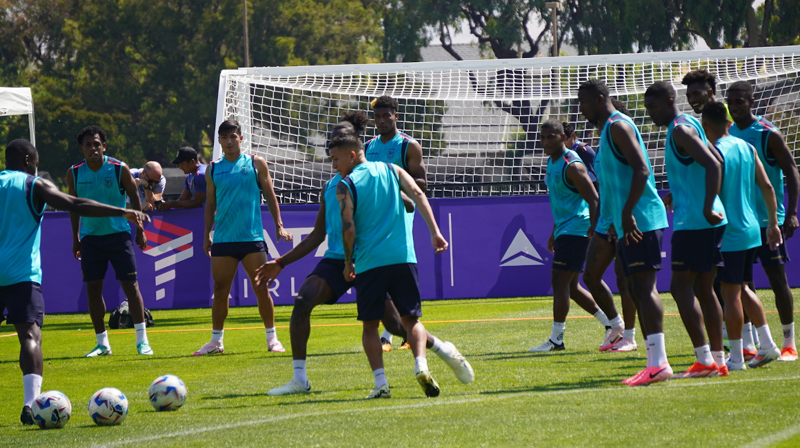 Los jugadores de la Selección de Ecuador durante el entrenamiento del 21 de junio, previo al debut en Copa América.
