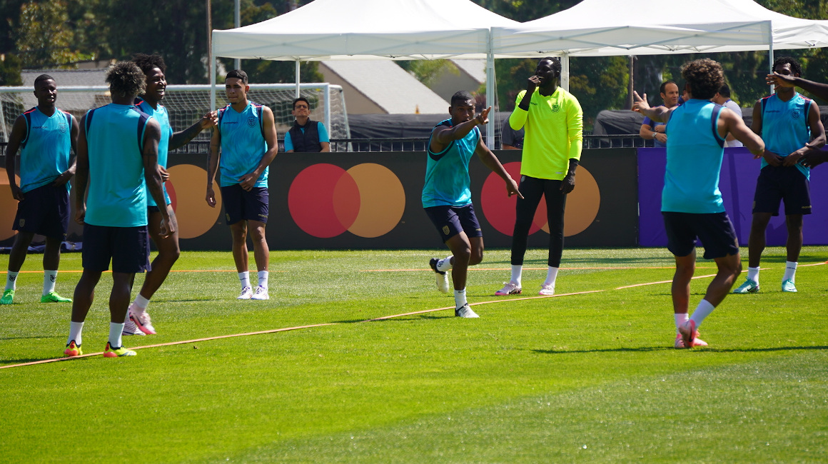 Los jugadores de Ecuador durante el entrenamiento del viernes 21 de junio.
