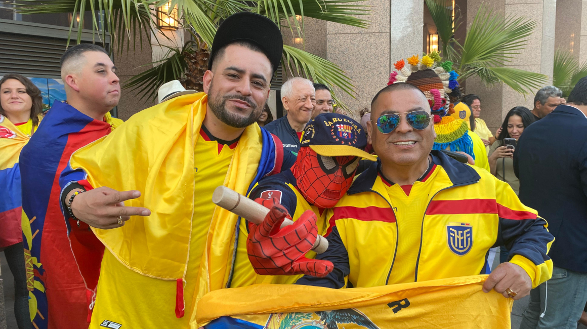 Decenas de ecuatorianos llegaron hasta las afueras del hotel de concentración de la Tri, en San José, antes del debut en la Copa América 2024.