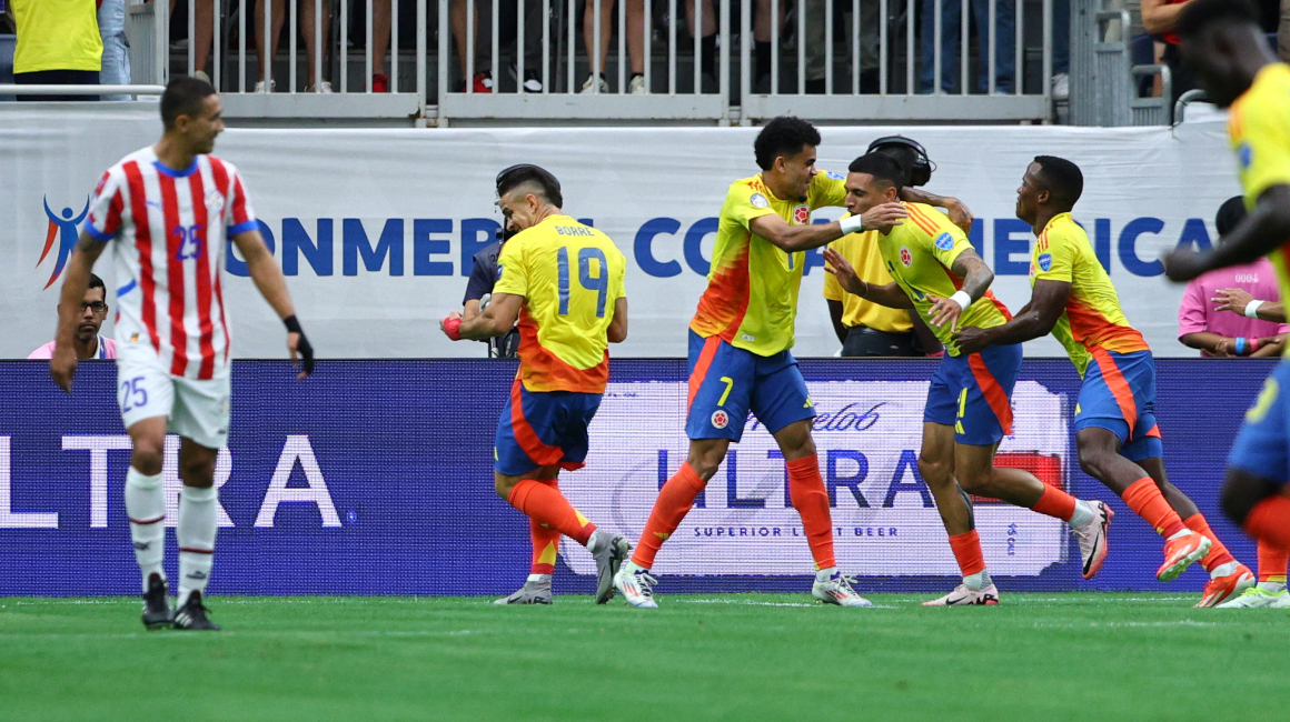 Los jugadores de Colombia festejan en el partido ante Paraguay por Copa América, el 24 de junio de 2024.