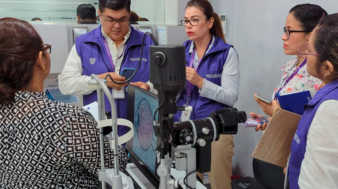 Inspeccionan clínica de Guayaquil tras presunta afectación visual severa a pacientes