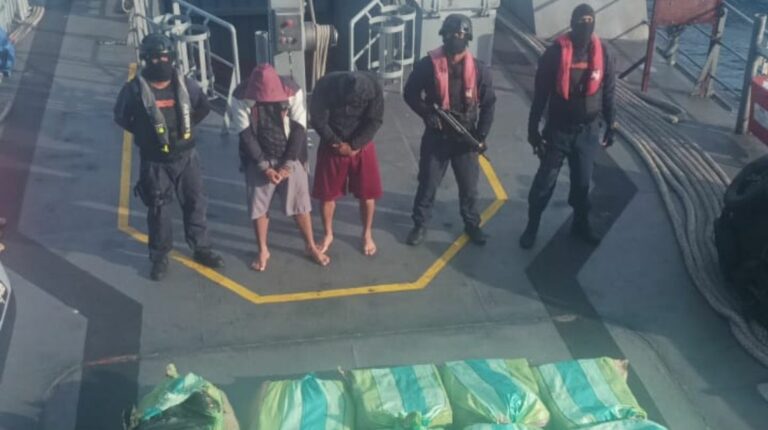 Salinas: Dos ecuatorianos detenidos en una lancha pesquera cargada de droga
