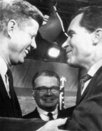 John F. Kennedy y Richard Nixon tras un debate en 1960.