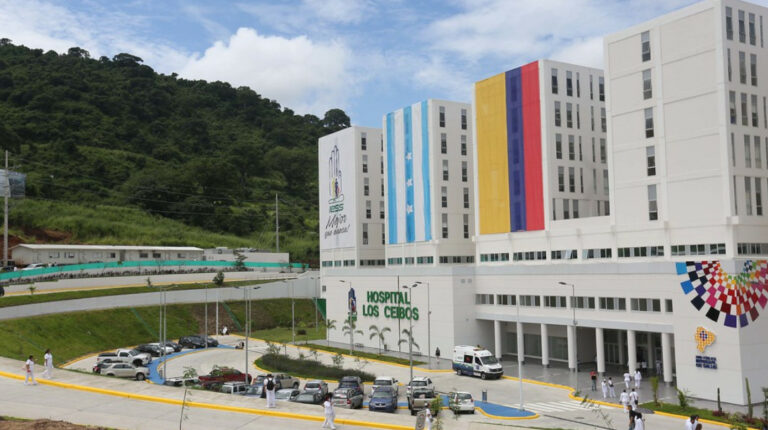Reportan tiroteo en las inmediaciones del hospital del IESS en Los Ceibos, Guayaquil