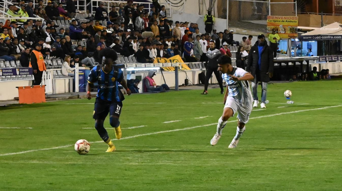 Imagen del partido entre Chacaritas y Guayaquil City, el 14 de marzo de 2024, en la primera fecha de la Serie B LigaPro, en Ambato.