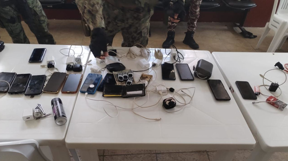 Estos fueron los objetos que 15 militares trataron de ingresar a la cárcel La Roca en Guayaquil