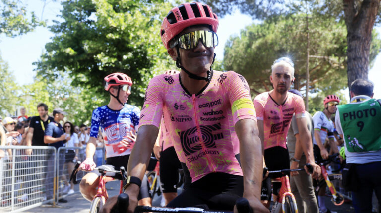 ¡Histórico! Richard Carapaz es líder del Tour de Francia por primera vez en la historia