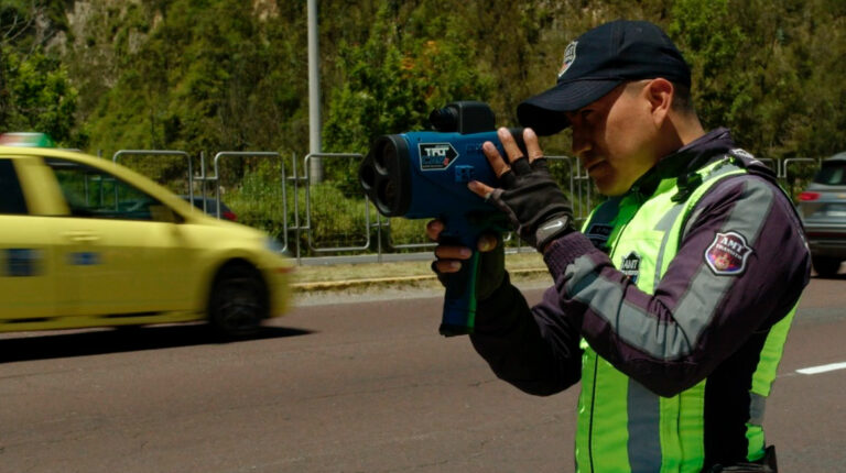 Desde julio de 2024, empiezan sanciones en Quito por conducir con exceso de velocidad