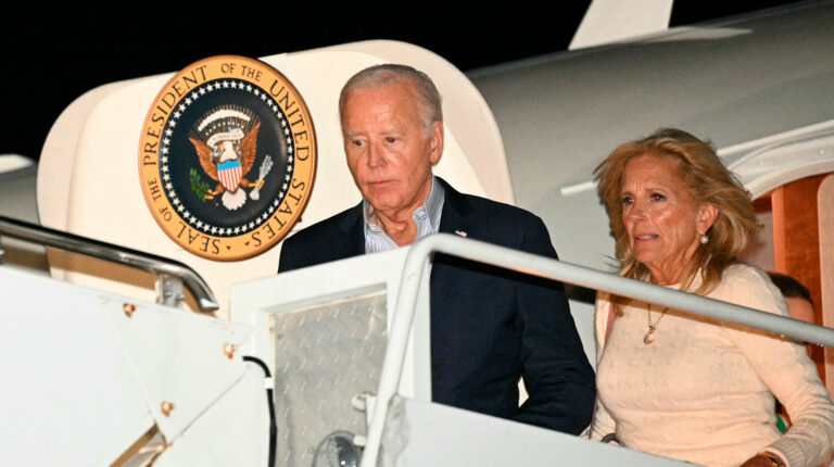 Nada está dicho: La familia de Joe Biden le anima a seguir como candidato presidencial