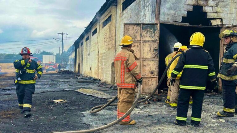Gran incendio deja daños en una fábrica de alimentos del cantón Pedro Carbo, en Guayas