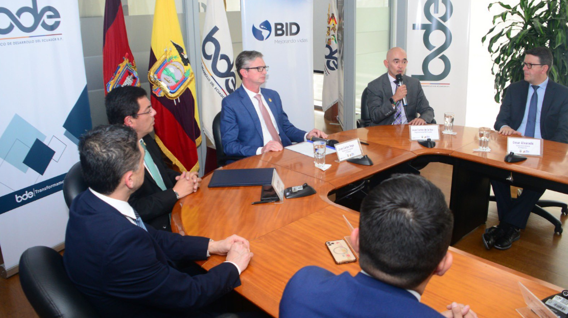 Representantes del Gobierno de Ecuador y del BID firmaron un convenio crediticio por USD 200 millones de dólares.