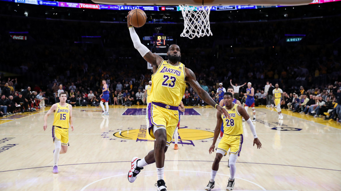 LeBron James durante un encuentro de los Ángeles Lakers el 26 de abril del 2024.