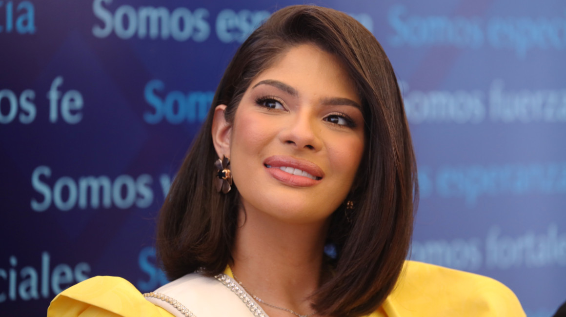 Shyennis Palacios, Miss Universo, durante su visita a Solca en Guayaquil, 10 de junio de 2024.
