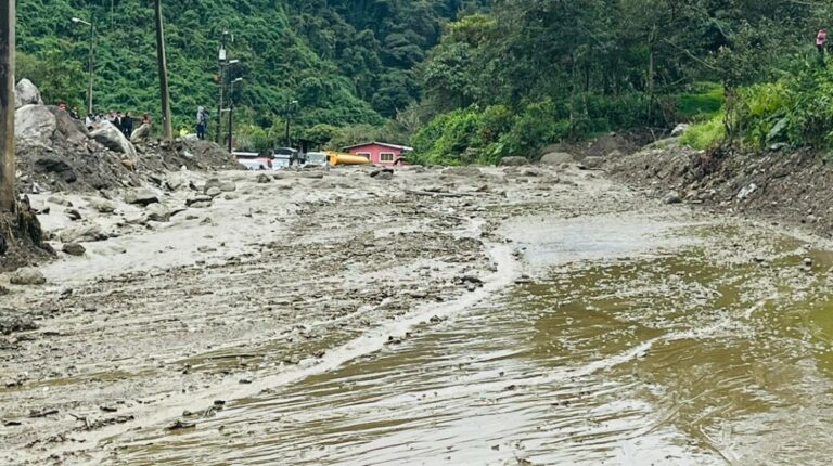 Napo: Vía Quito-Tena cerrada tras aluvión y deslizamiento de tierra