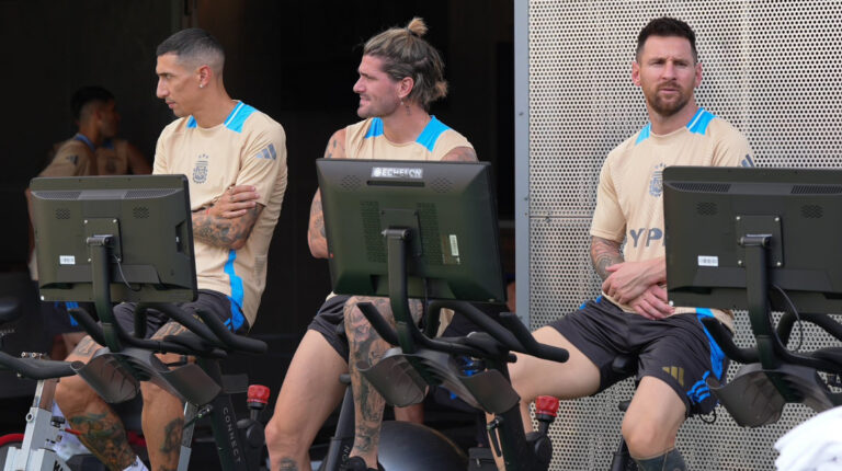 ¿Por qué tan serio, Leo? Messi y Argentina se preparan para las semifinales