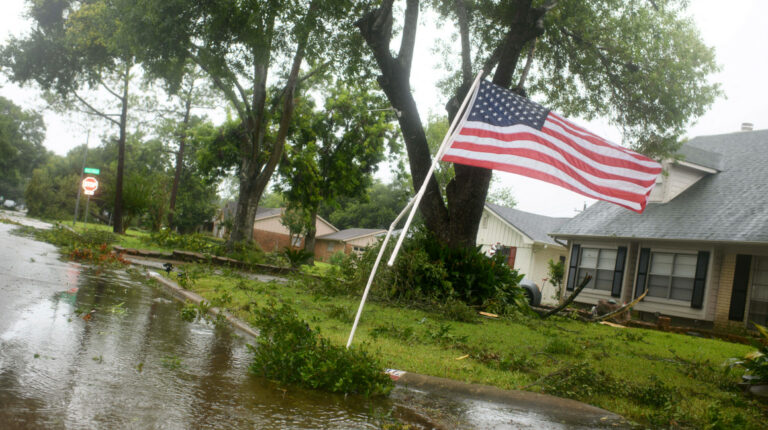 Así avanza el huracán Beryl por Texas, que ya se degradó a tormenta tropical